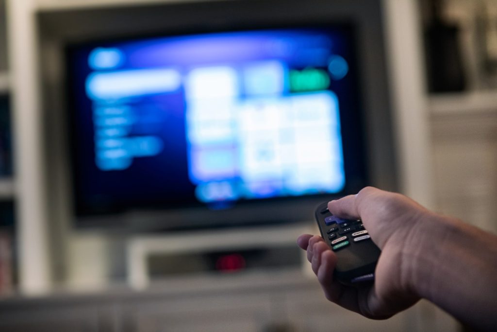 How to Screen Mirror iPhone to Roku: Step-by-Step Guide (2025)